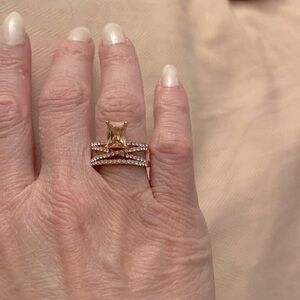 ✅Sweet costume jewelry  rose gold plated CZ ring w/ champagne color stone.